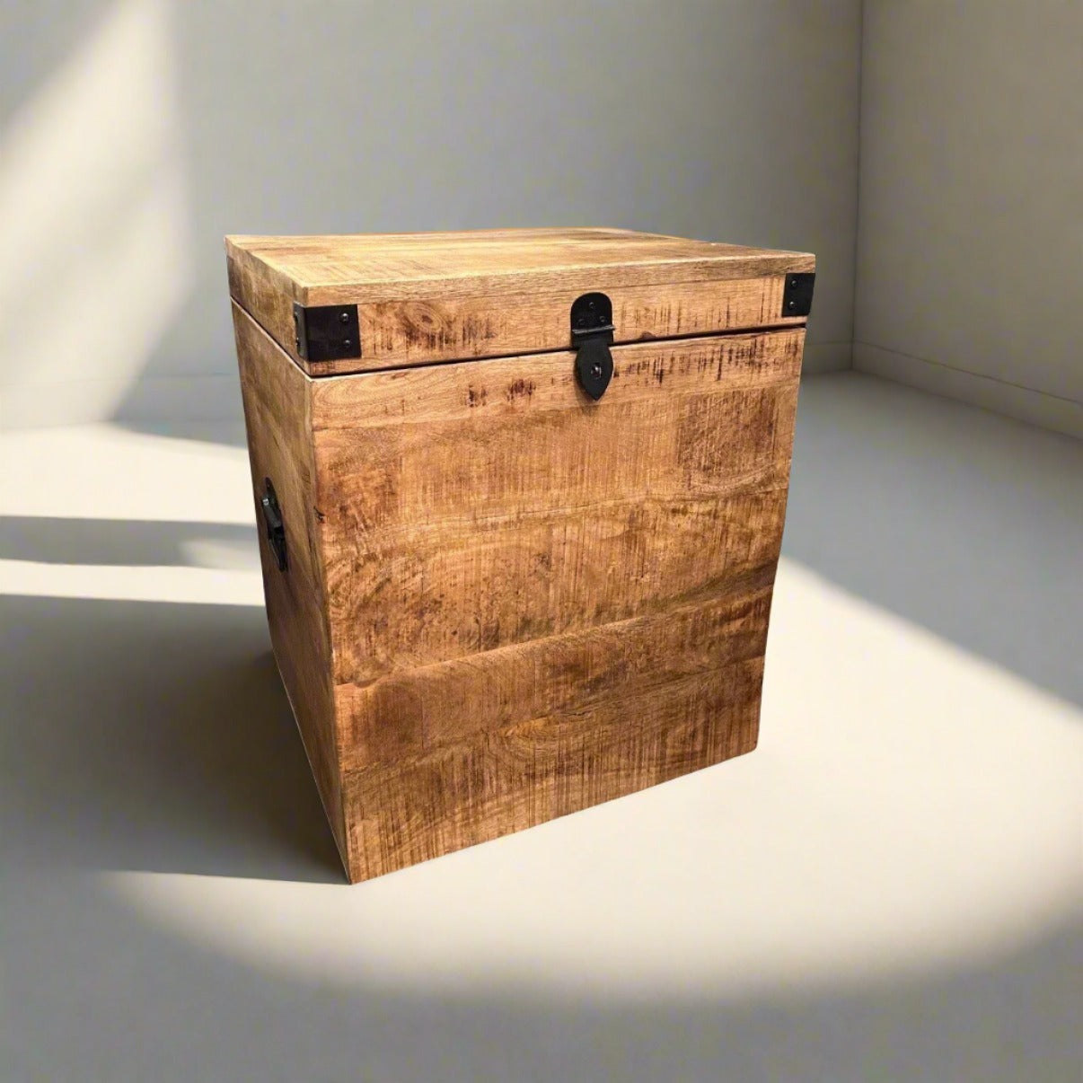 HLHF Carter 2518 Wood Trunk Accessories, Occasional Furniture Store Burlington Ontario Near Me