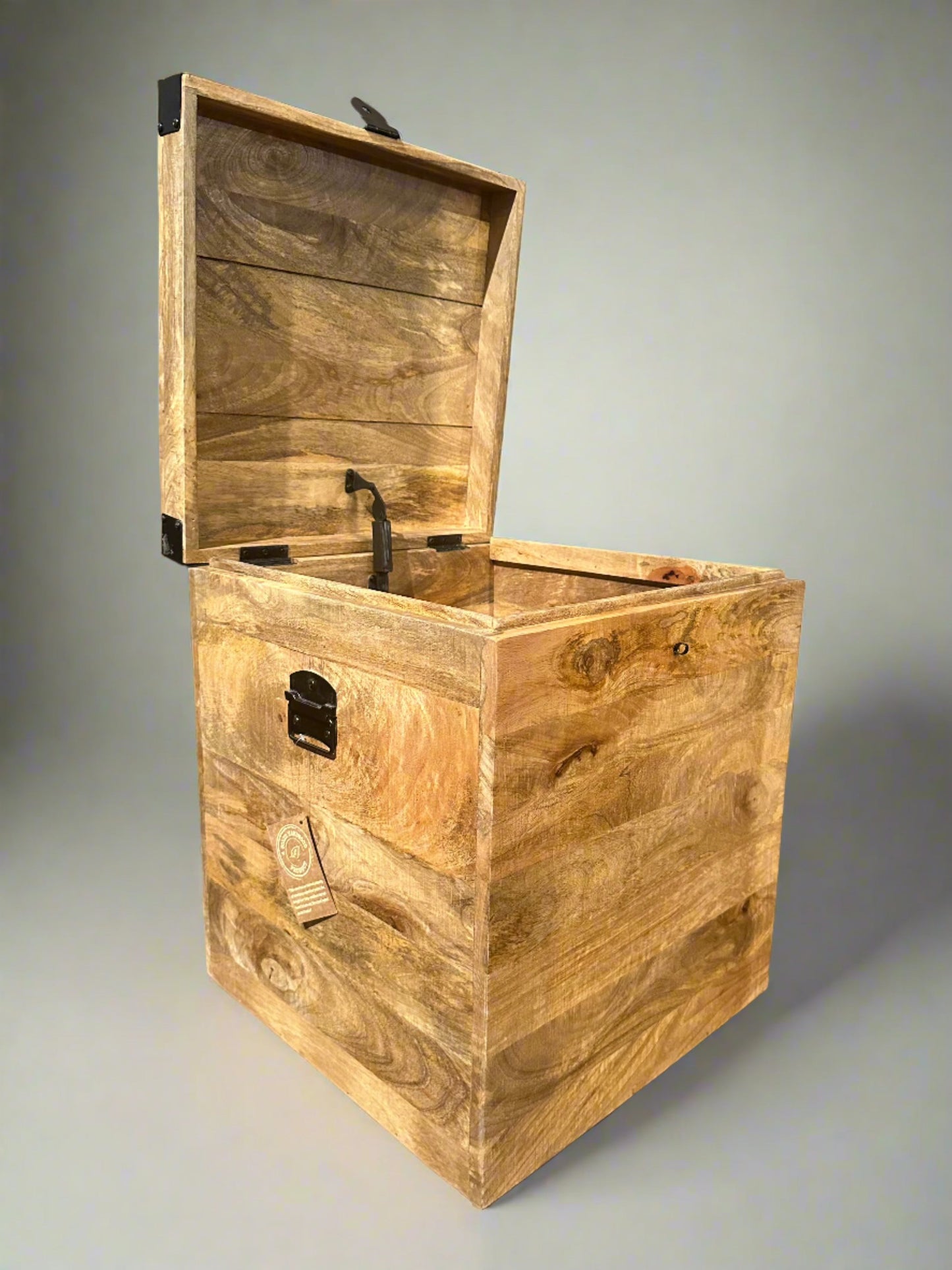 HLHF Carter 2518 Wood Trunk Accessories, Occasional Furniture Store Burlington Ontario Near Me