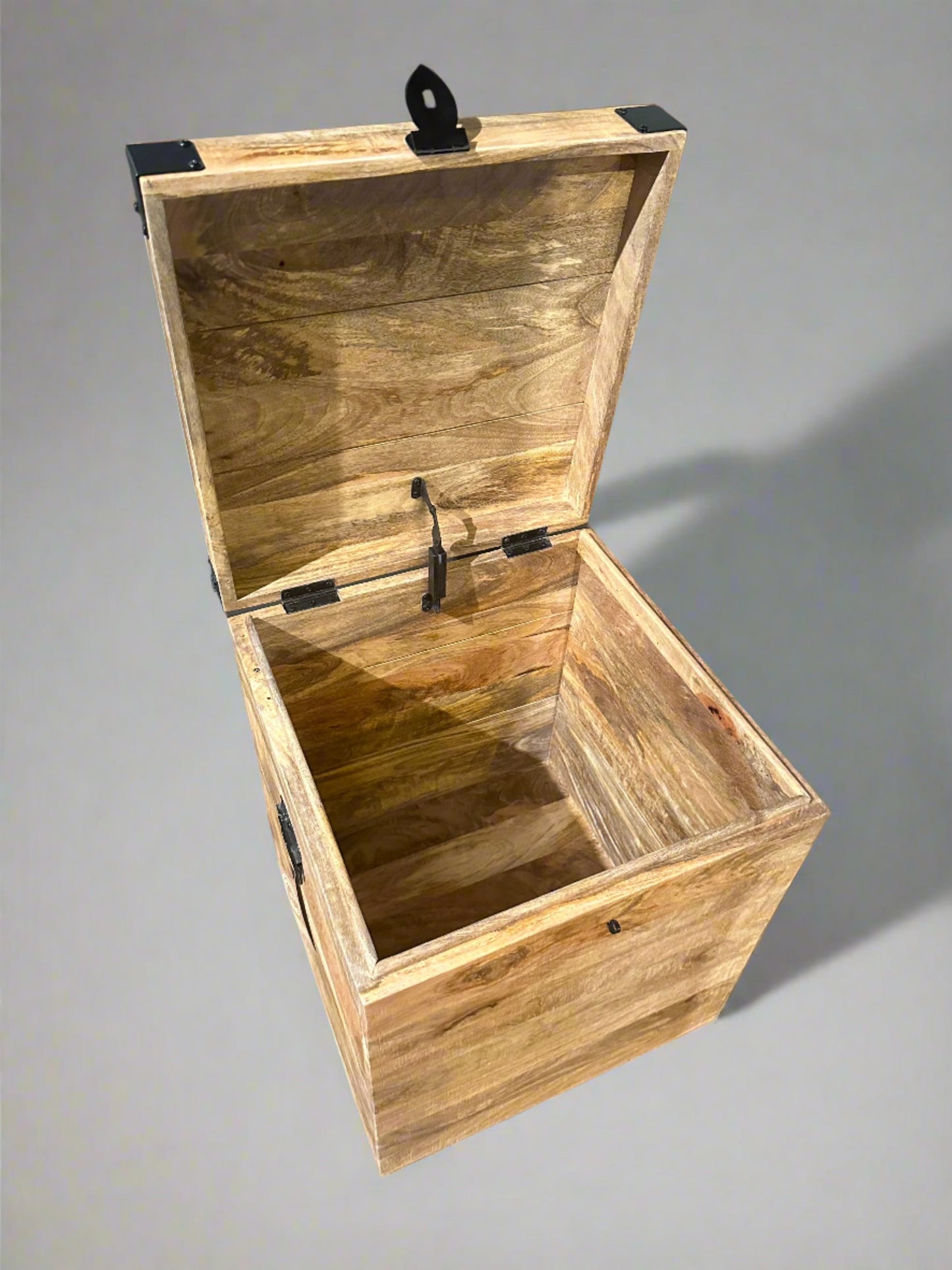 HLHF Carter 2518 Wood Trunk Accessories, Occasional Furniture Store Burlington Ontario Near Me
