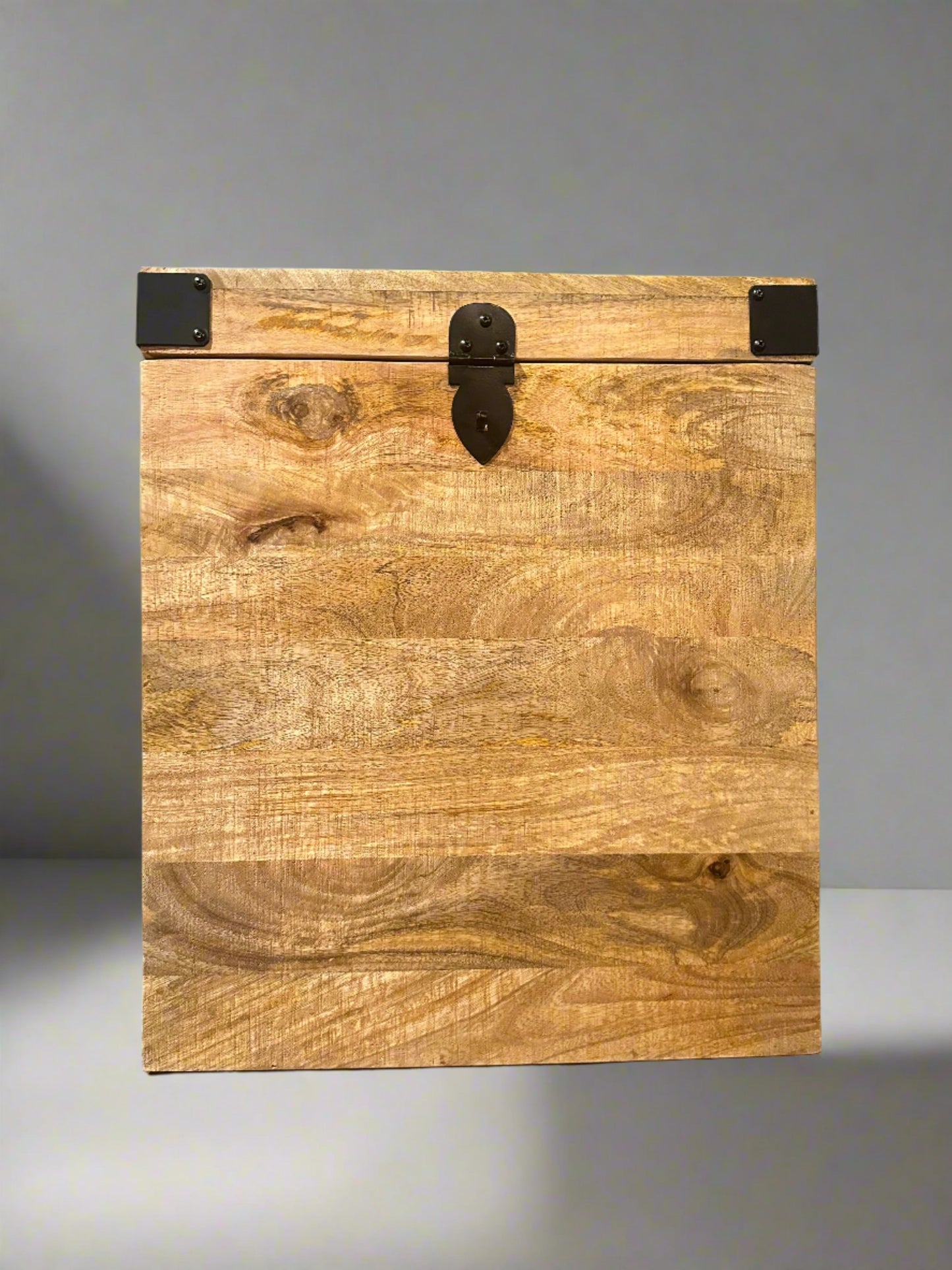 HLHF Carter 2518 Wood Trunk Accessories, Occasional Furniture Store Burlington Ontario Near Me
