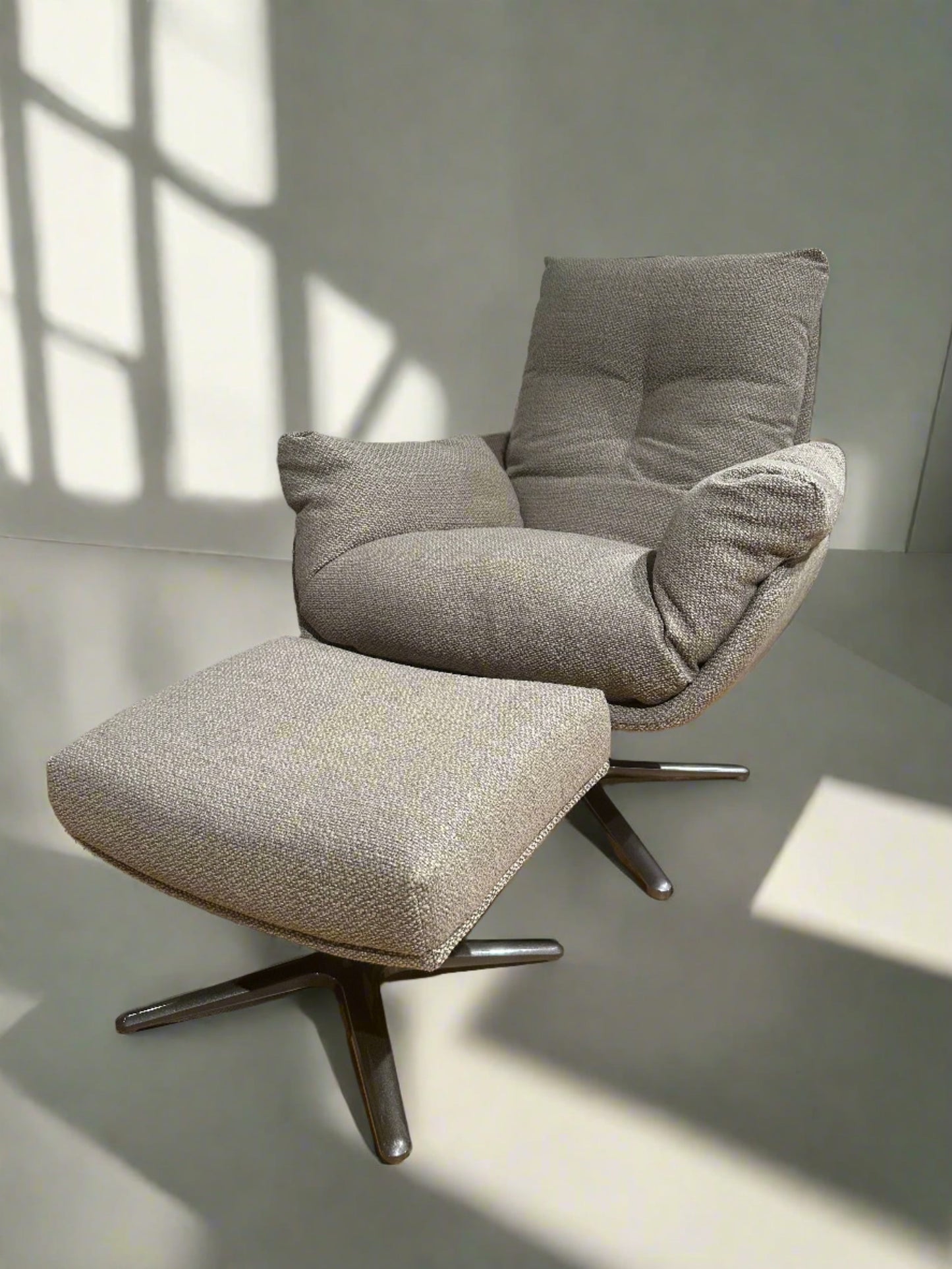 HLHF Contour Chair & Ottoman Accent Chairs Furniture Store Burlington Ontario Near Me