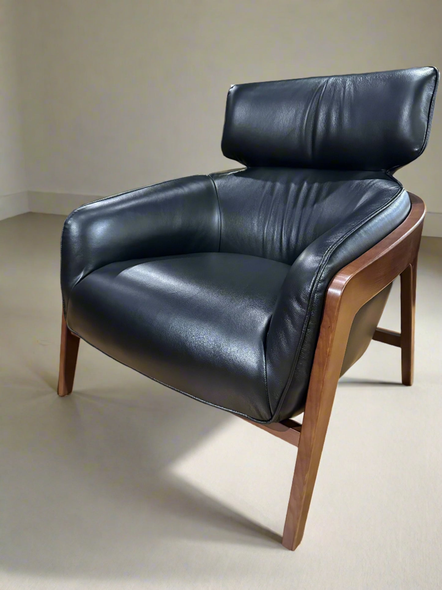 HLHF A993 Bend Leather Accent Chair - Black Accent Chairs, Living Furniture Store Burlington Ontario Near Me