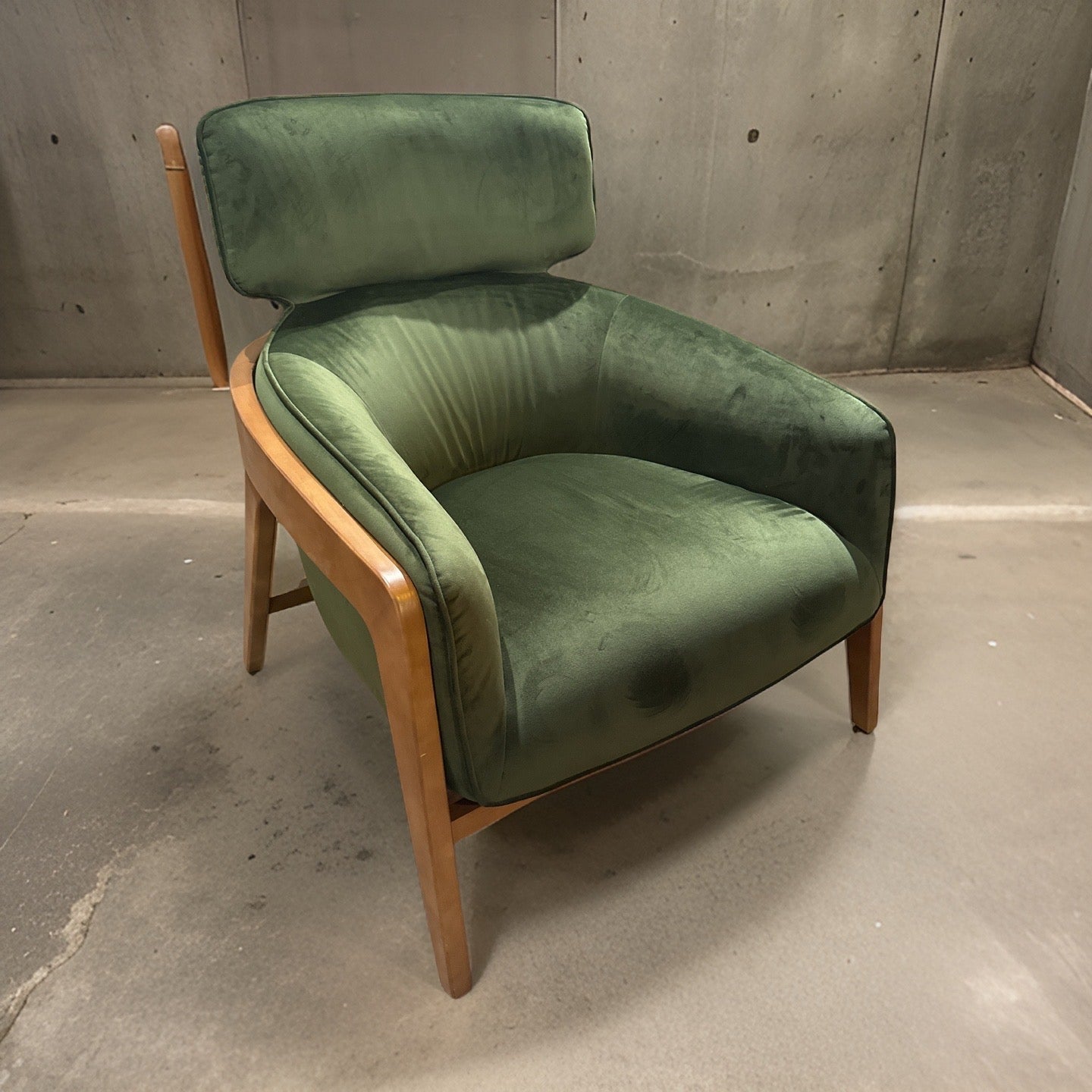 HLHF A993-1(2A) Fabric Accent Chair - Green Velvet Accent Chairs, Living Furniture Store Burlington Ontario Near Me 