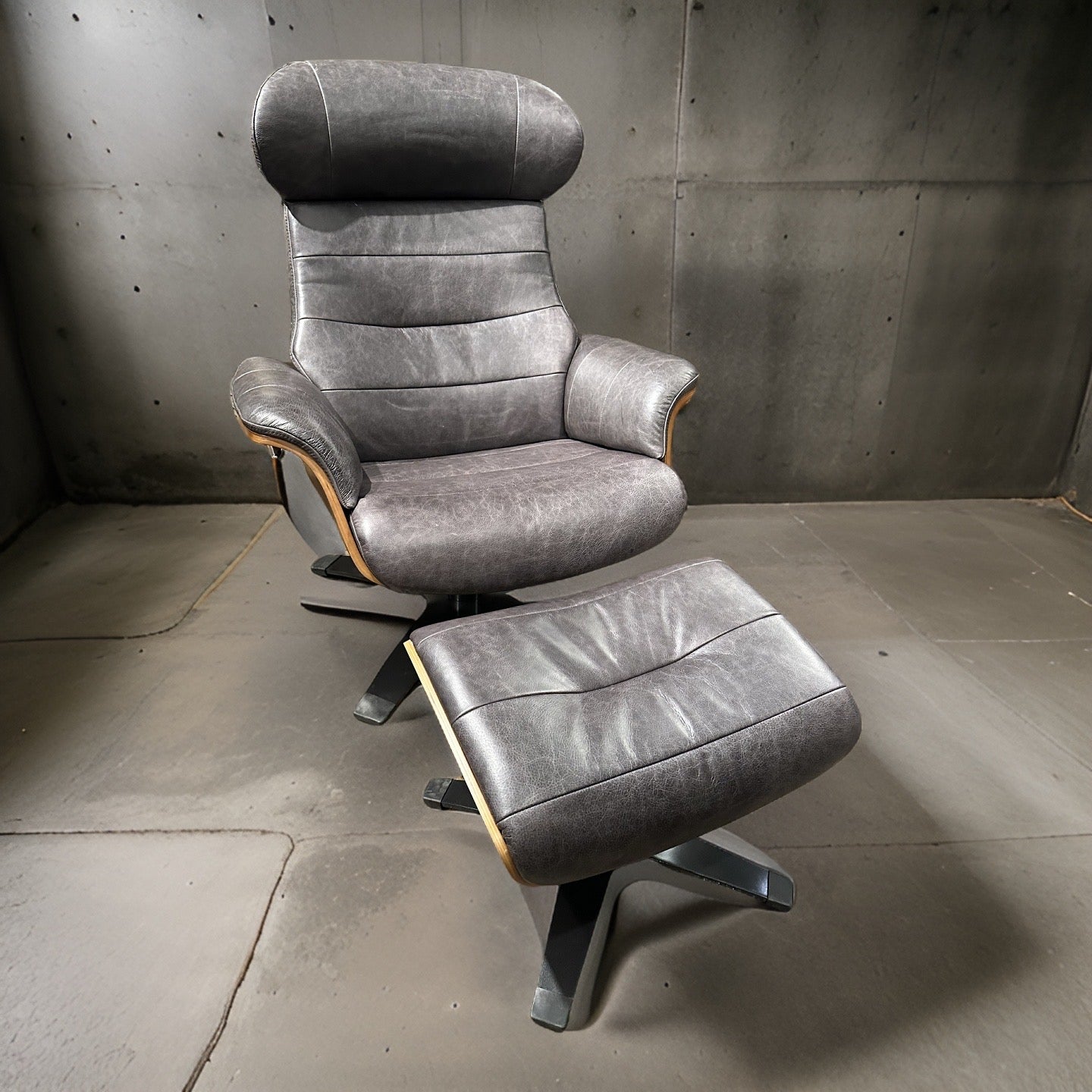 HLHF A928-1(2A)+0 Lounge Chair & Ottoman - Charcoal Accent Chairs Furniture Store Burlington Ontario Near Me 