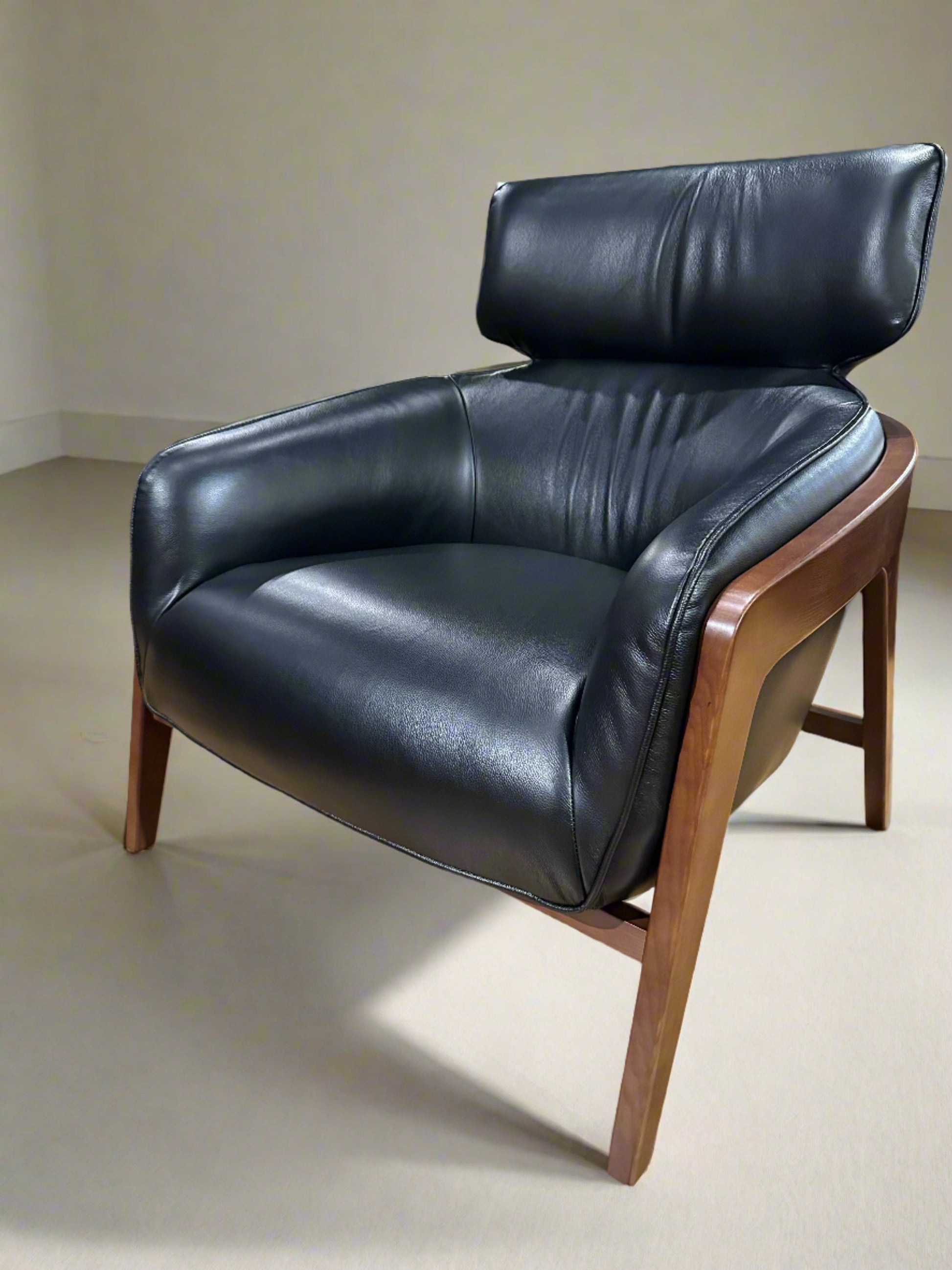 HLHF A993 Bend Leather Accent Chair - Black Accent Chairs, Living Furniture Store Burlington Ontario Near Me 