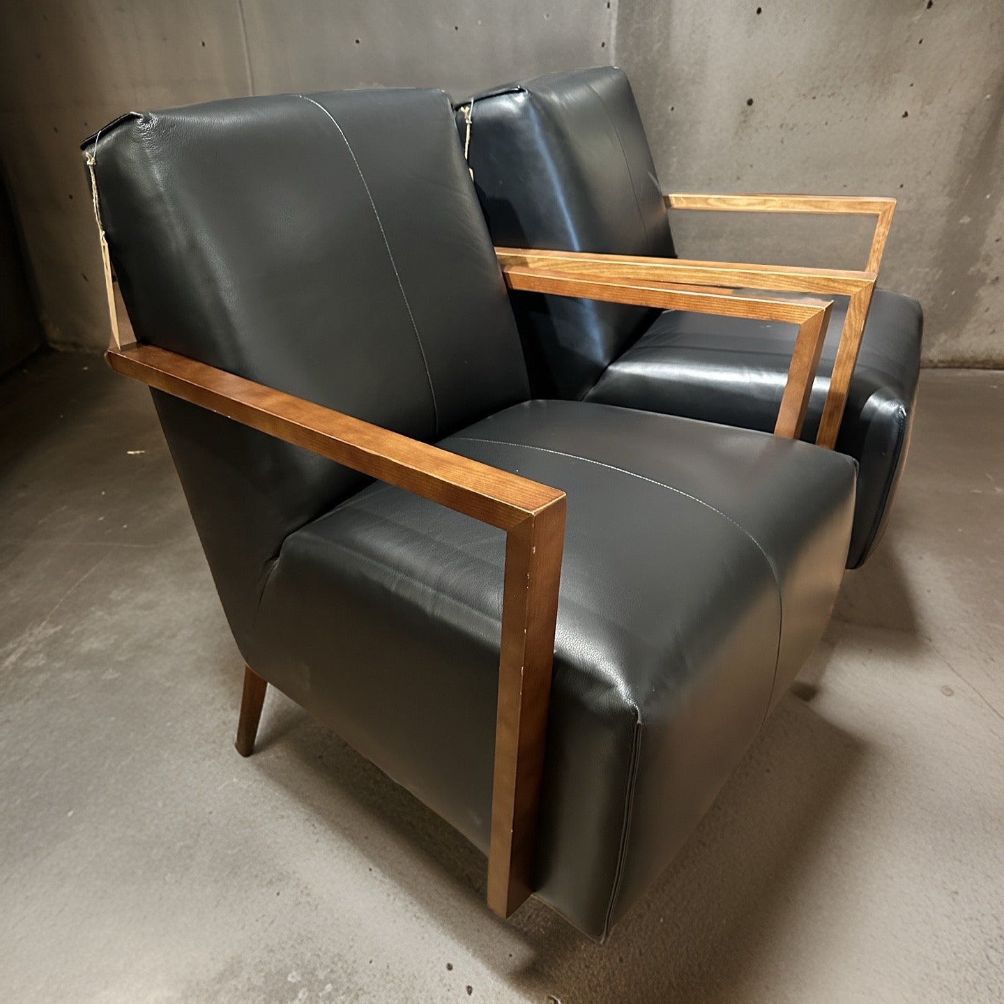 HLHF KF1076-1(2A) Leather Glider Accent Chair Accent Chairs Furniture Store Burlington Ontario Near Me 