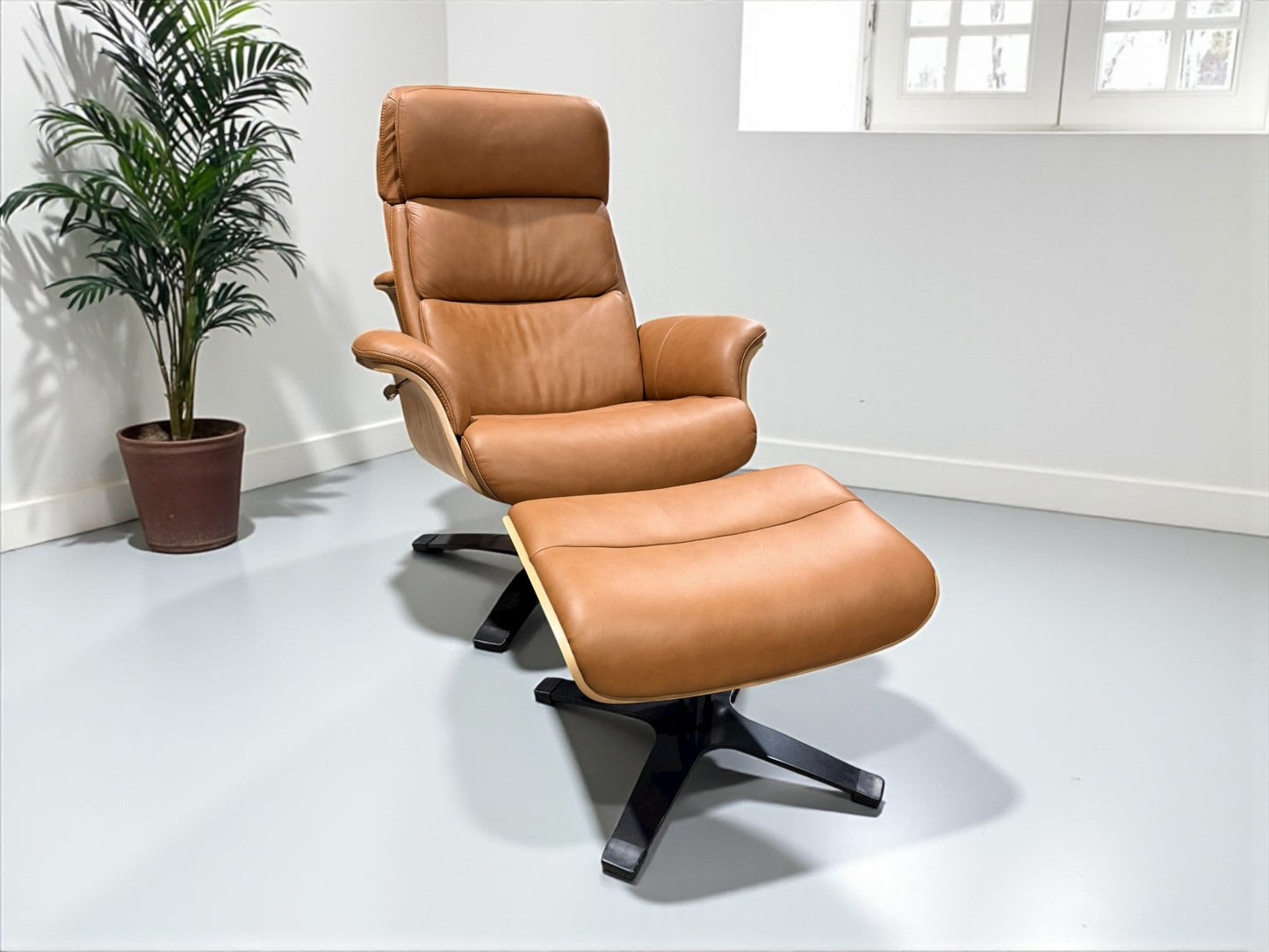 HLHF Vault Leather Lounge Accent Chair & Ottoman Accent Chairs Furniture Store Burlington Ontario Near Me 