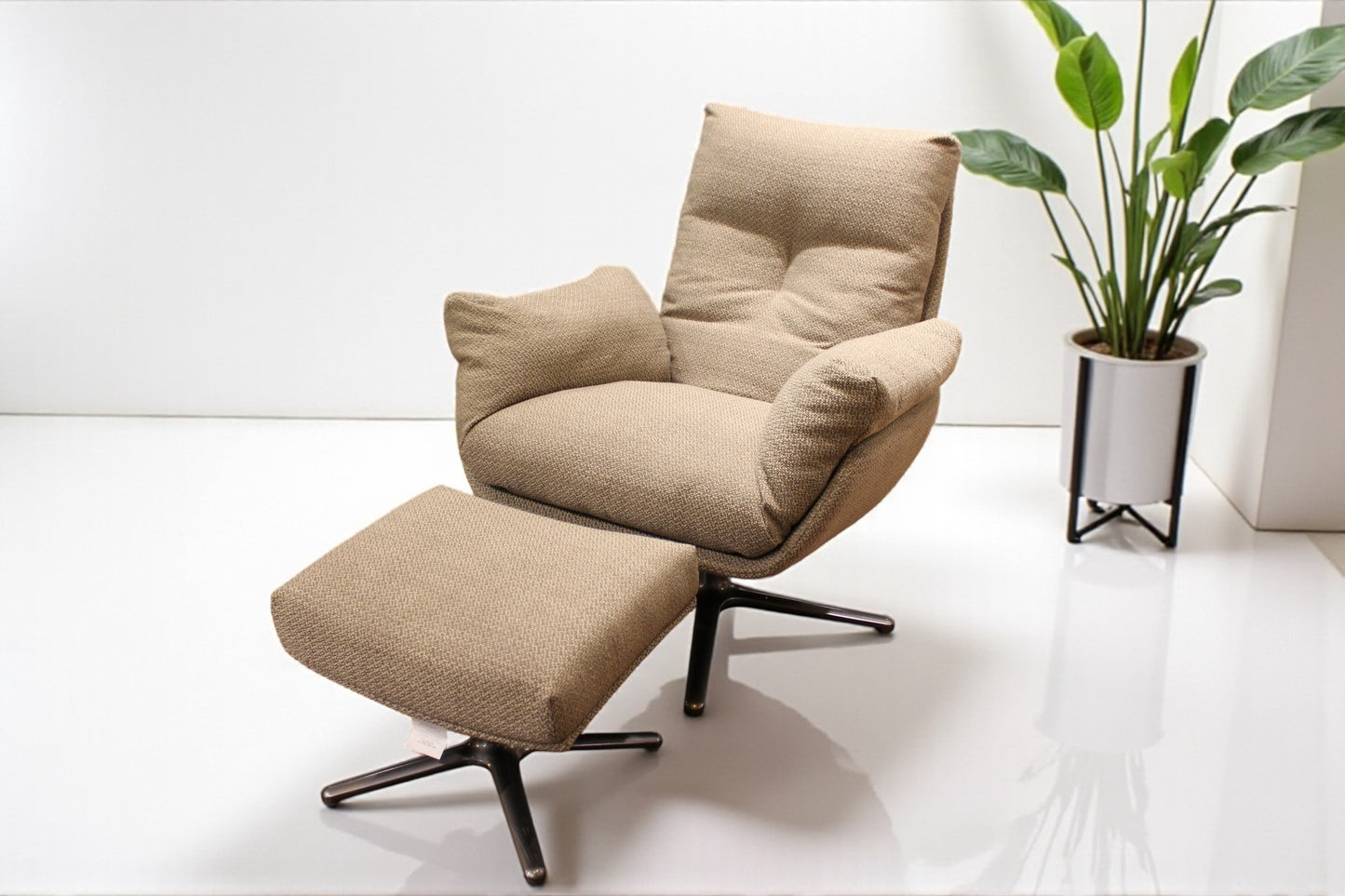 HLHF Contour Chair & Ottoman Accent Chairs Furniture Store Burlington Ontario Near Me 