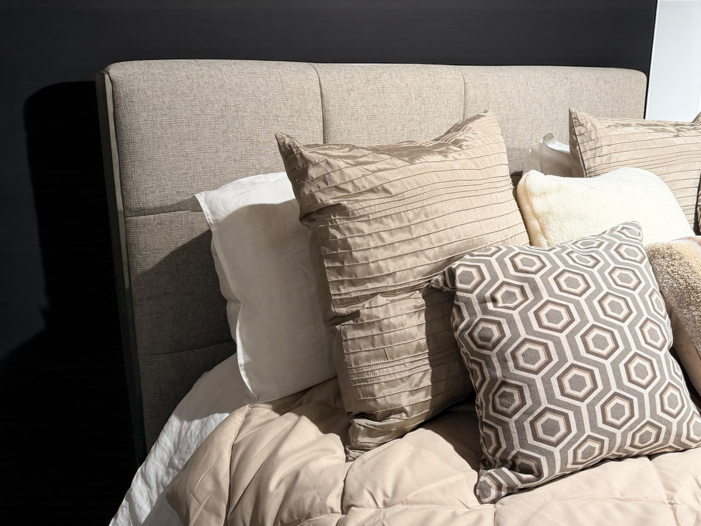 HLHF 200Q Upholstered Queen Bed - FLOOR MODEL Bedroom, Sale Furniture Store Burlington Ontario Near Me 