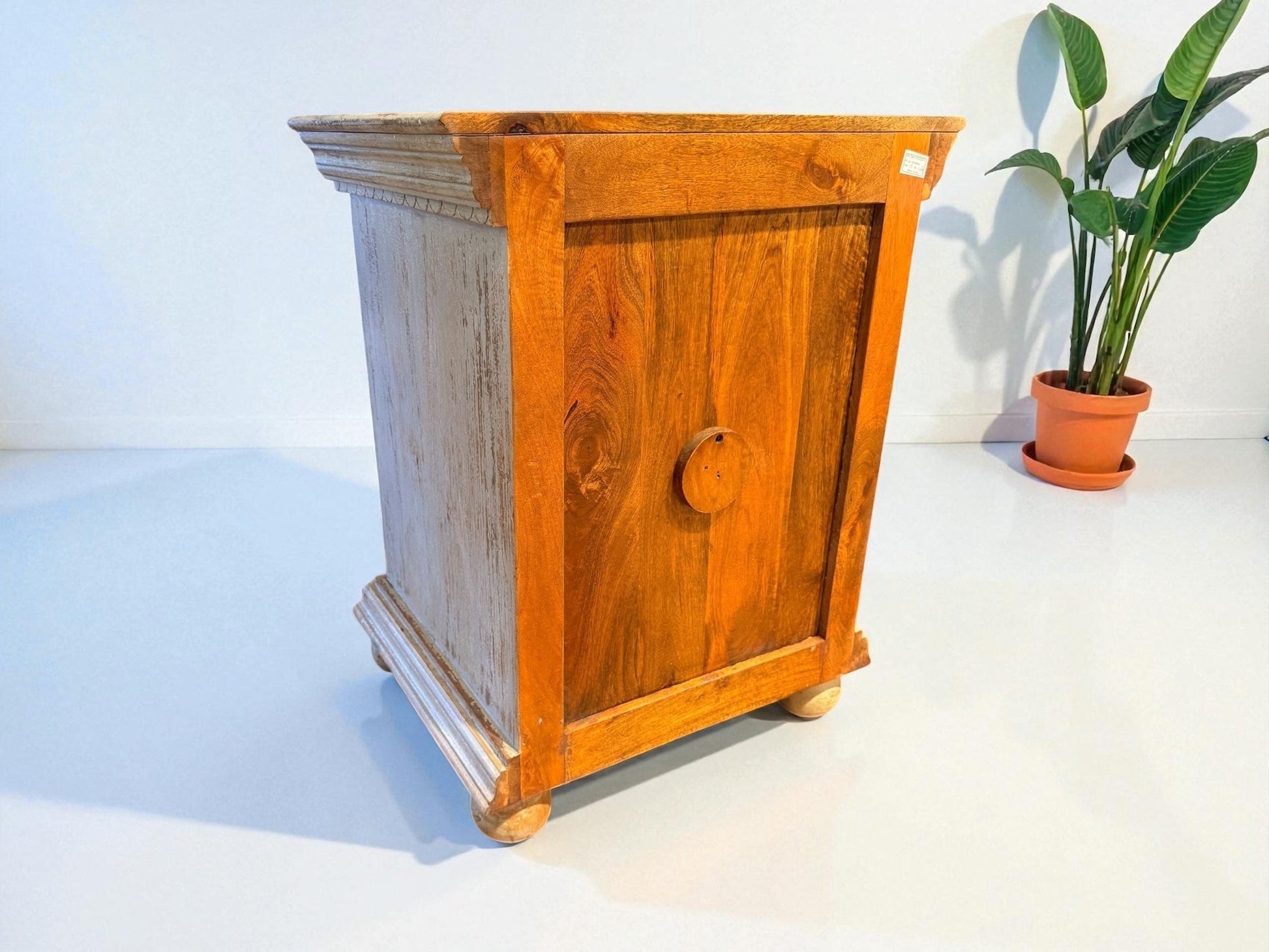 HLHF Varanasi Side Table Occasional, Sale Furniture Store Burlington Ontario Near Me 