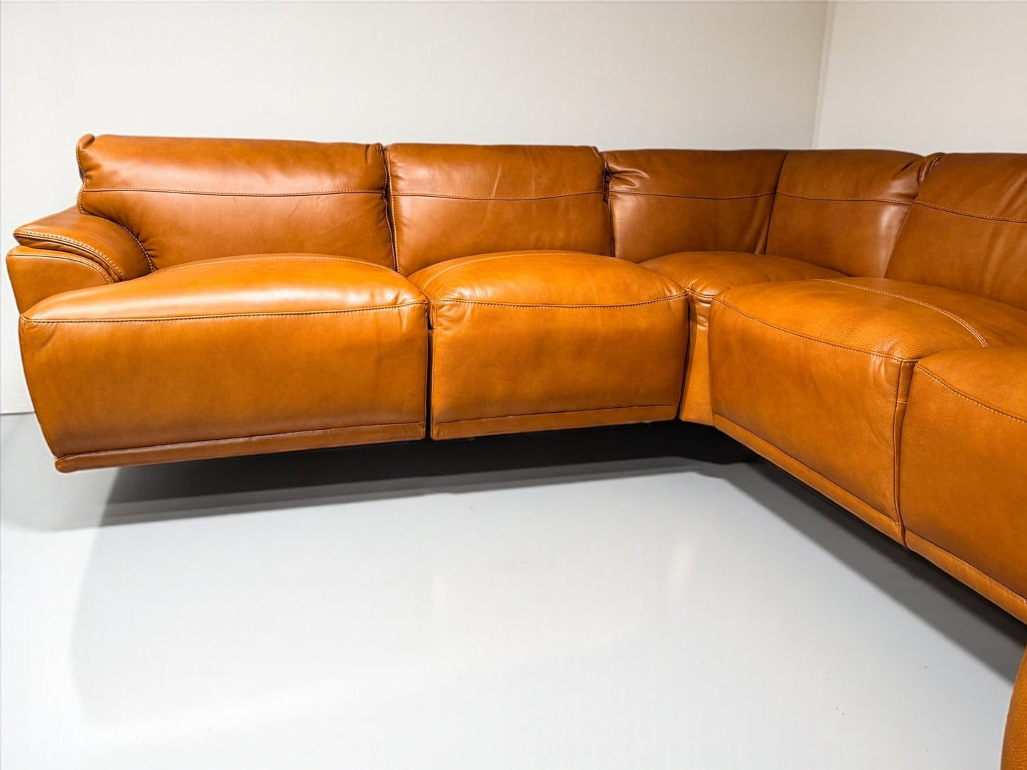 HLHF Berlin Saddle Leather Sectional Living, New Arrivals Furniture Store Burlington Ontario Near Me 