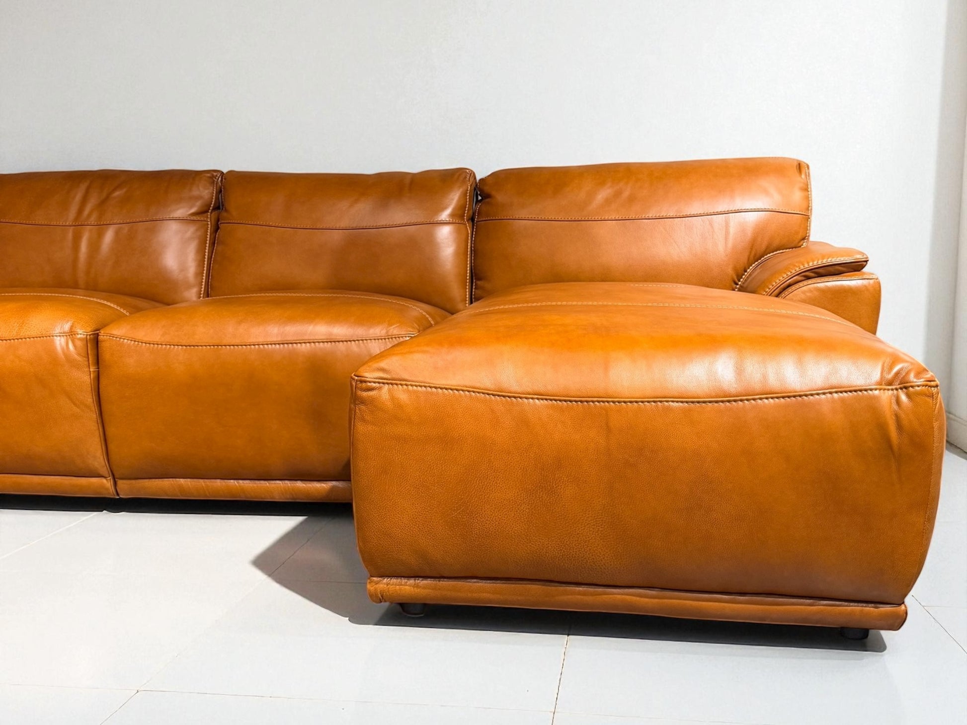 HLHF Berlin Saddle Leather Sectional Living, New Arrivals Furniture Store Burlington Ontario Near Me 