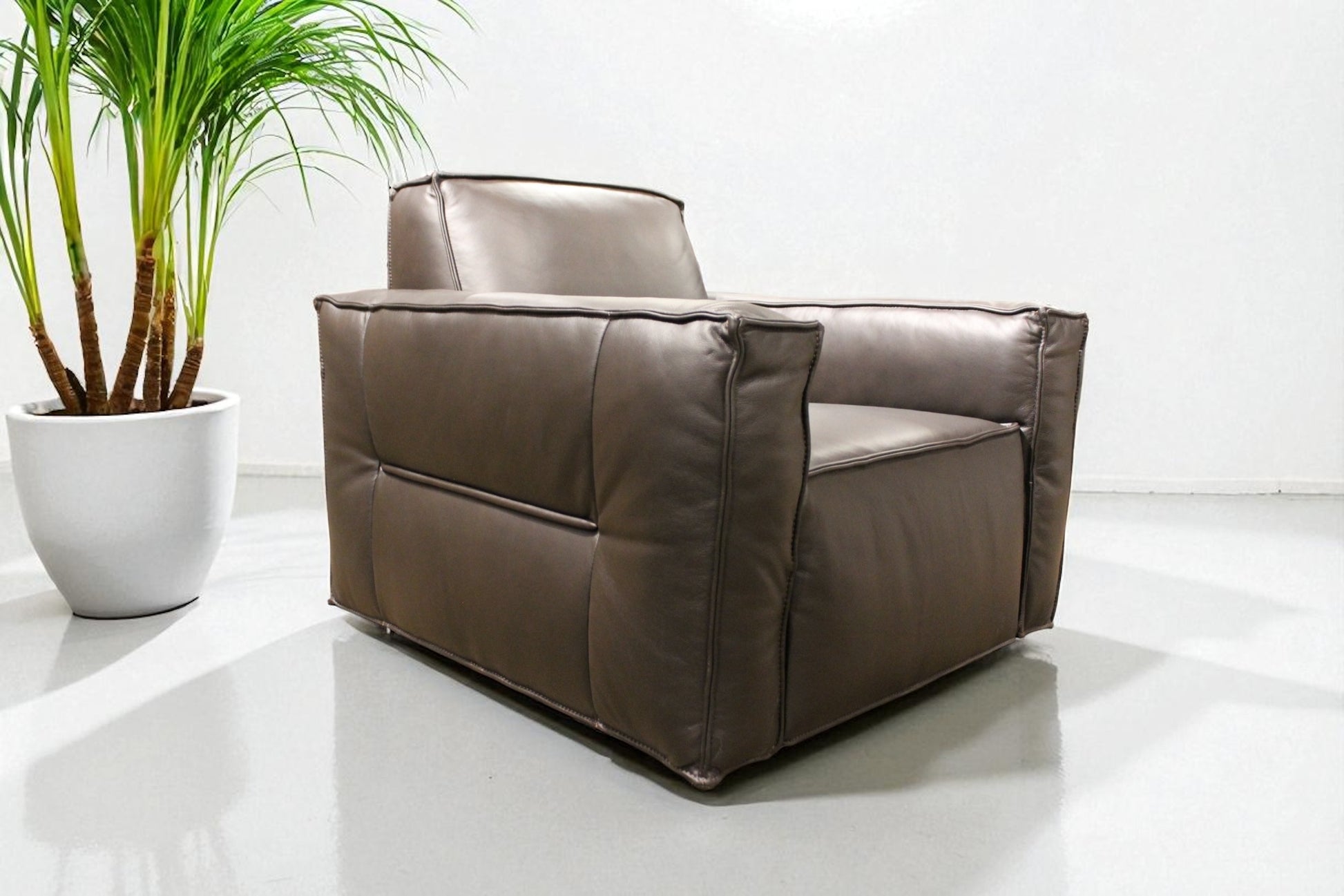 HLHF W1372 Leather Swivel Chair - 3 Colours Accent Chairs, Living Furniture Store Burlington Ontario Near Me 