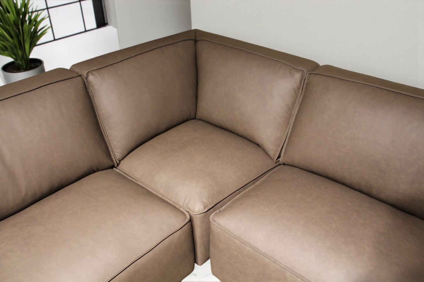 HLHF Maestro Leather Sectional Living, New Arrivals Furniture Store Burlington Ontario Near Me 